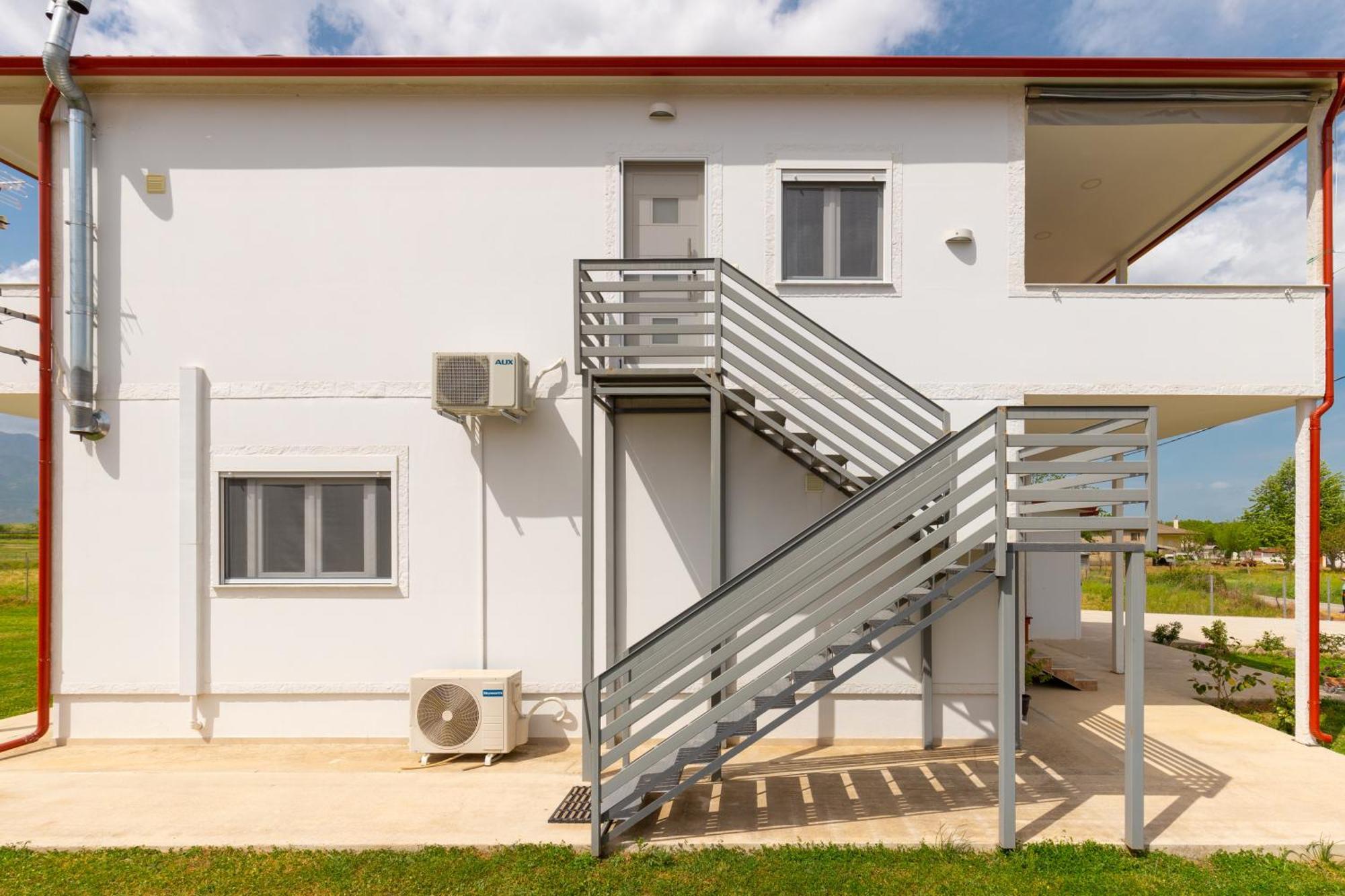Countryside Apartments First Floor Trikala  Bagian luar foto
